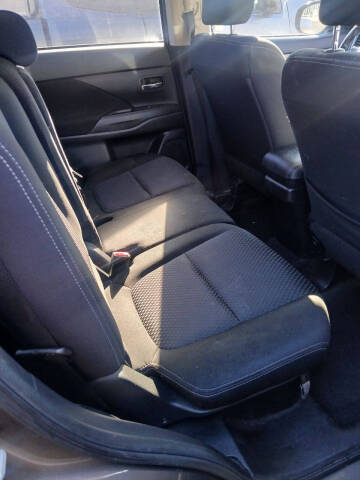 2017 Mitsubishi Outlander ES