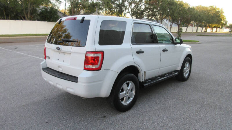 2011 Ford Escape XLS photo 5