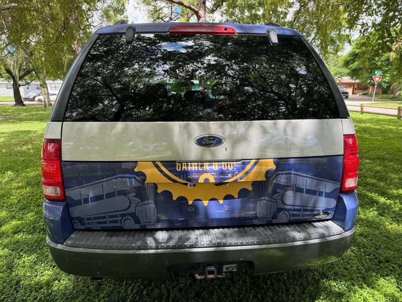 2004 Ford Explorer XLT