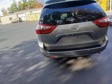 2017 Toyota Sienna XLE 7-Passenger