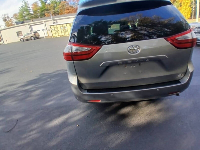 2017 Toyota Sienna XLE 7-Passenger