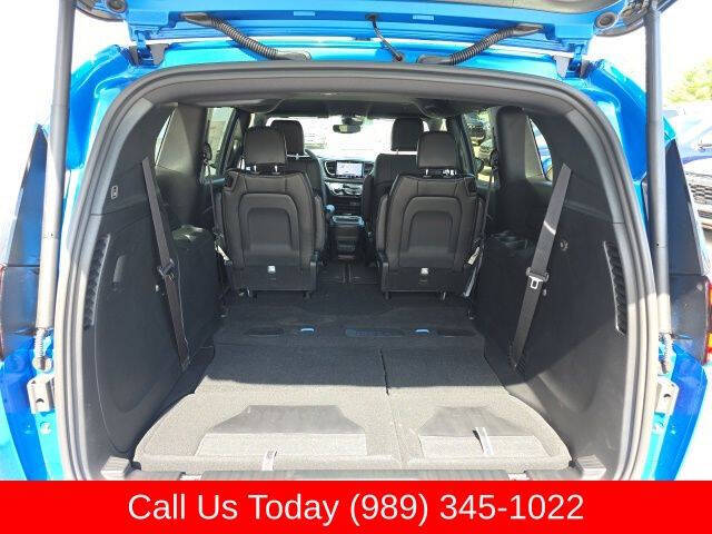 2027 Chrysler Pacifica Select