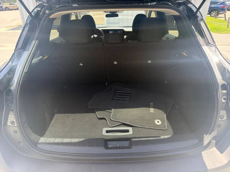 2025 Nissan Kicks SV