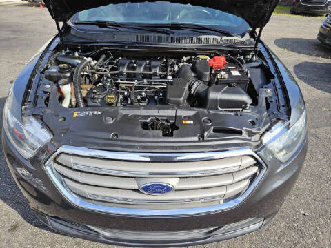 2017 Ford Taurus SEL