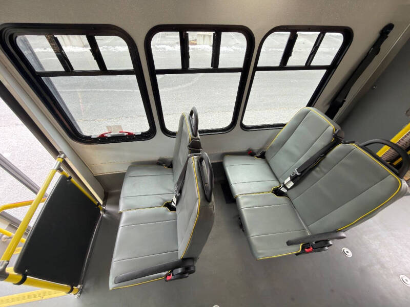 2018 Ford 12 pass- Shuttle Bus