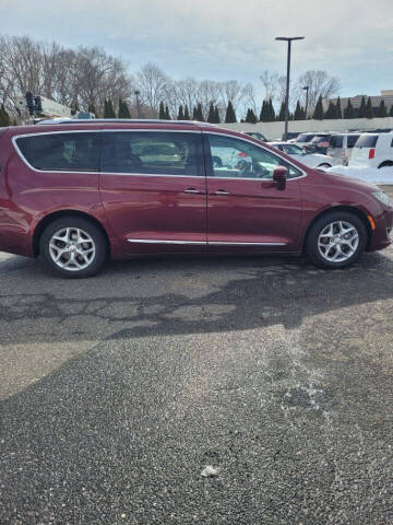 2017 Chrysler Pacifica Touring-L Plus
