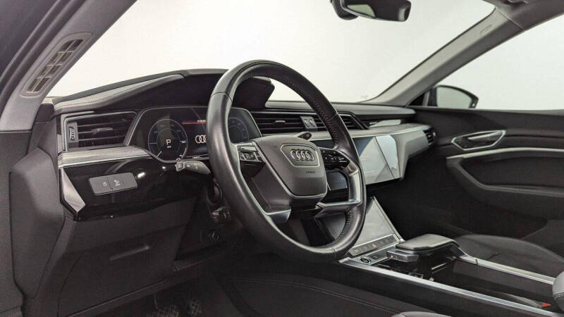 2021 Audi e-tron quattro Premium