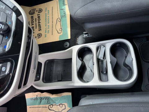 2020 Chrysler Voyager LX