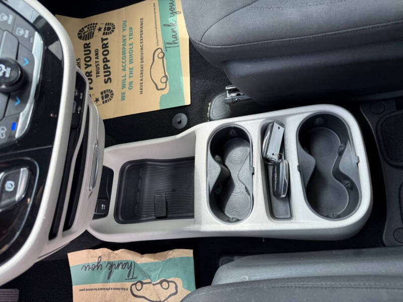 2020 Chrysler Voyager LX