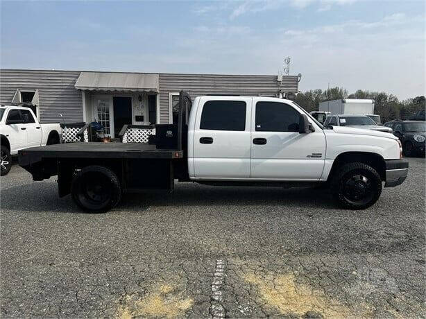 Used 2006 Chevrolet Silverado 3500 Work with VIN 1GBJC33DX6F216461 for sale in Apex, NC