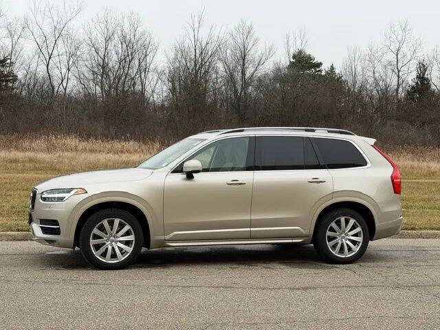 2016 Volvo XC90 T6 Momentum