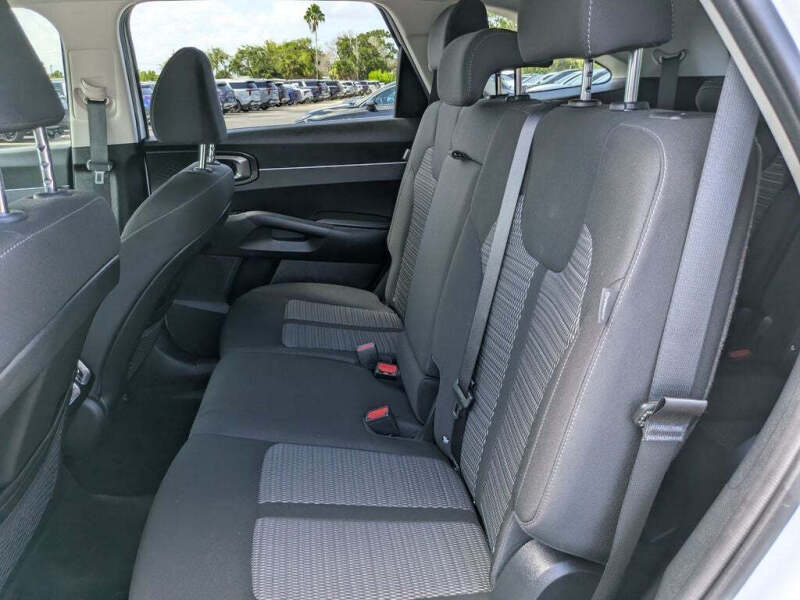 2025 Kia Sorento LX