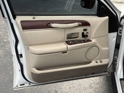 2003 Lincoln Town Car Signature