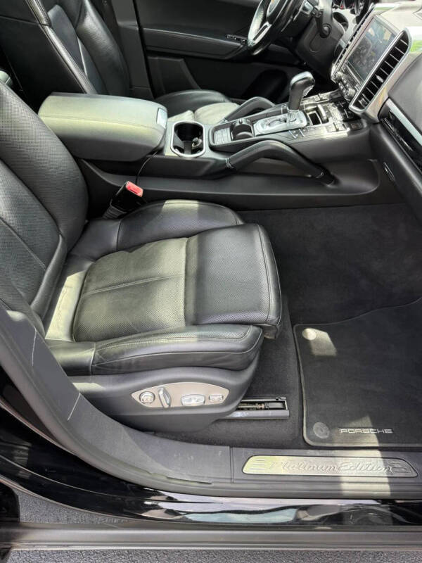 2017 Porsche Cayenne Platinum Edition