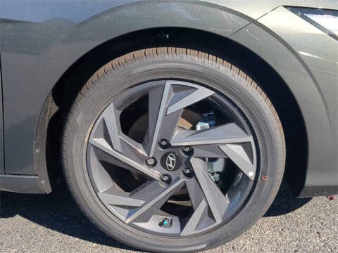 2025 Hyundai Elantra Hybrid Limited