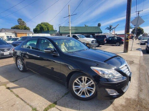 2012 Hyundai Genesis for sale at Nueva Italia Motors in Ventura CA