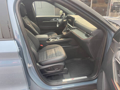 2025 Ford Explorer ST-Line