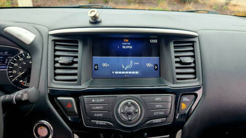 2017 Nissan Pathfinder SV