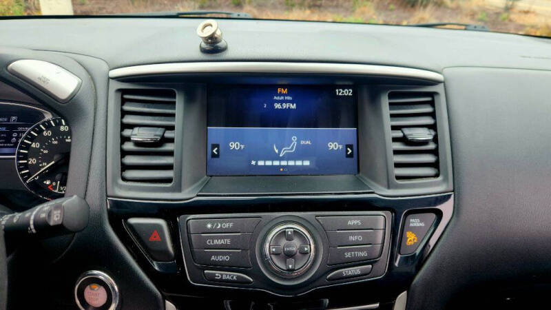 2017 Nissan Pathfinder SV