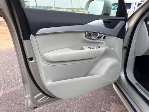 2016 Volvo XC90 T5 Momentum