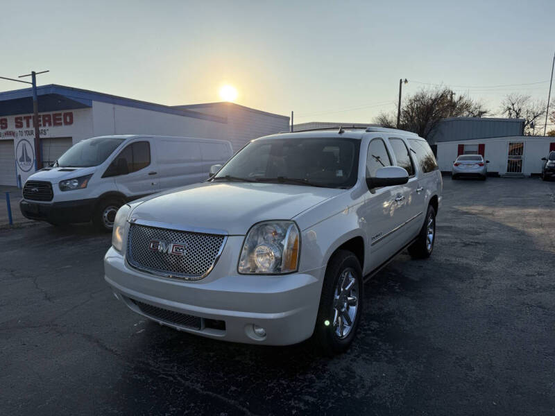 2011 GMC Yukon XL Denali's photo