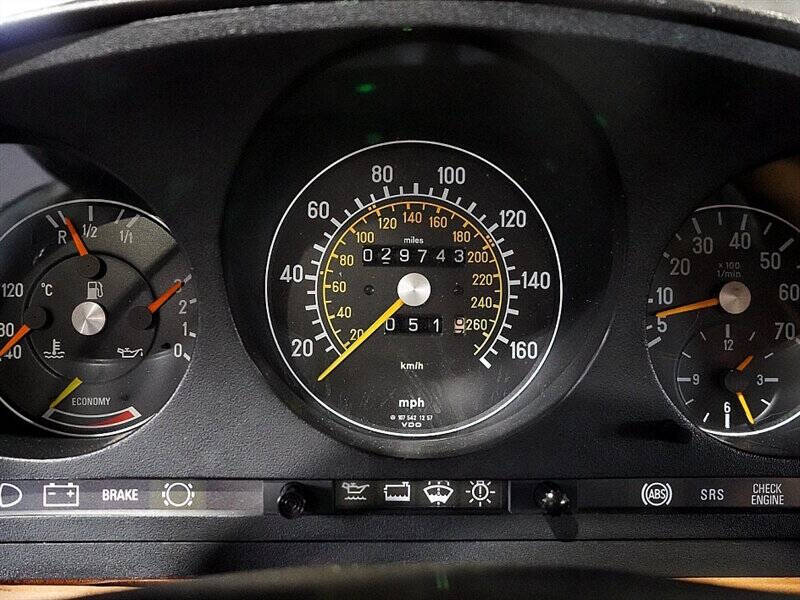 1989 Mercedes-Benz 560-Class 40
