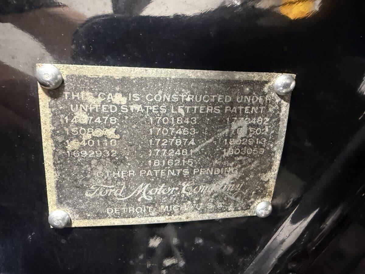 1932 Ford Model 18 52