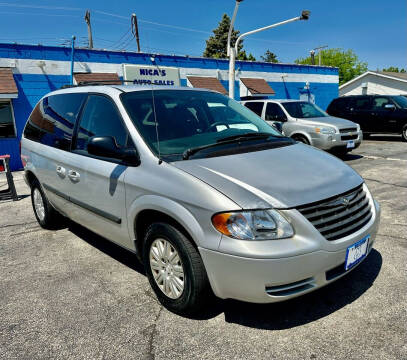 2006 Chrysler Town and Country for sale at NICAS AUTO SALES INC in Loves Park IL