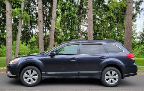 2010 Subaru Outback for sale at CLEAR CHOICE AUTOMOTIVE in Milwaukie OR