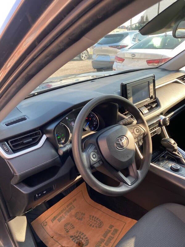 2022 Toyota RAV4 Hybrid LE