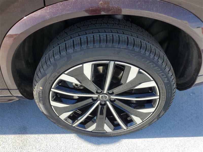 2025 Volvo XC90 B6 Core Bright Theme