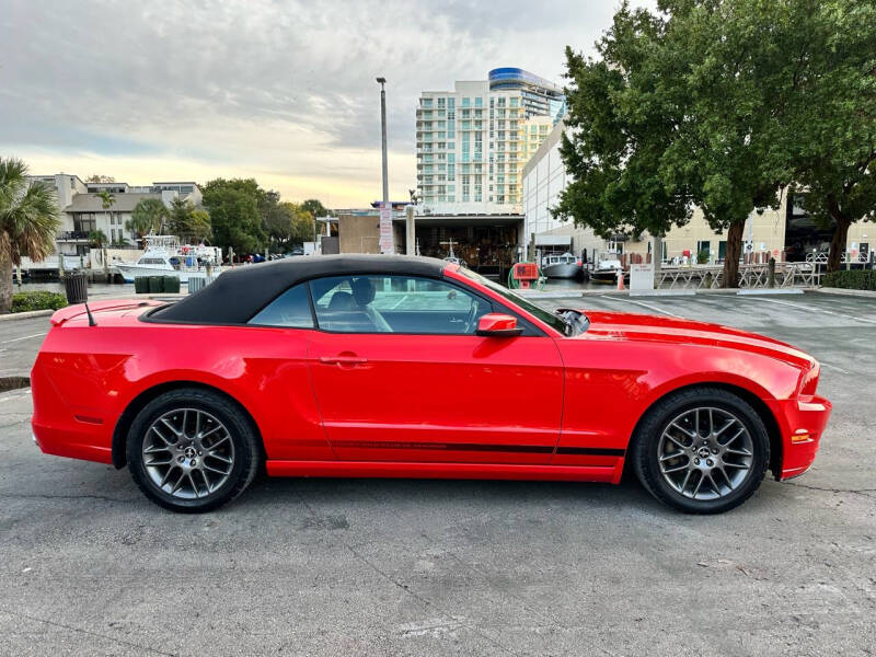 2013 Ford Mustang V6 Premium photo 31