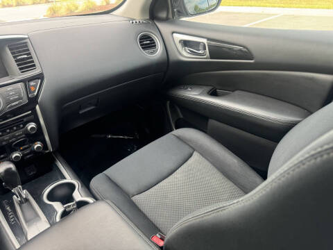 2018 Nissan Pathfinder SV