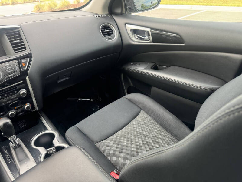 2018 Nissan Pathfinder SV
