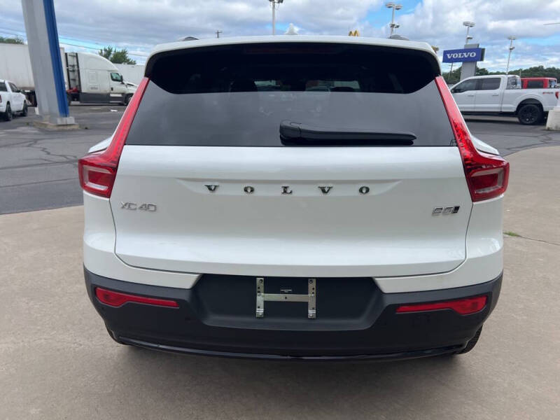 2026 Volvo XC40 B5 Plus