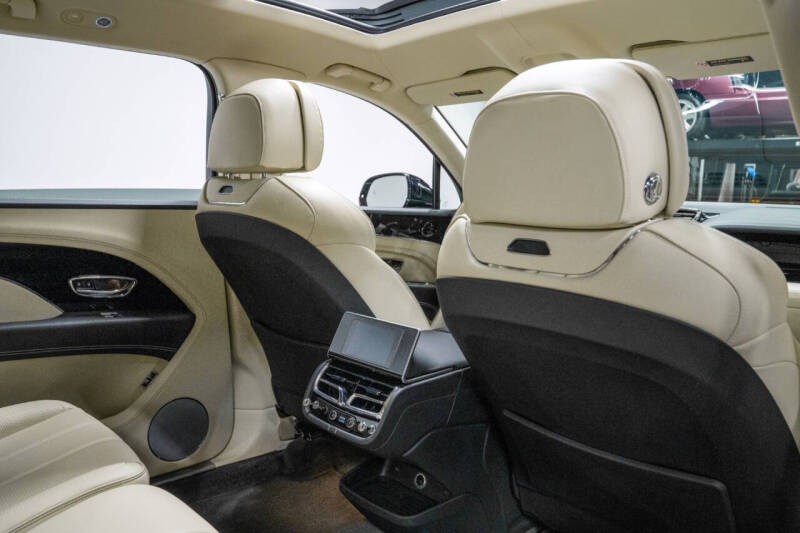 2024 Bentley Bentayga EWB