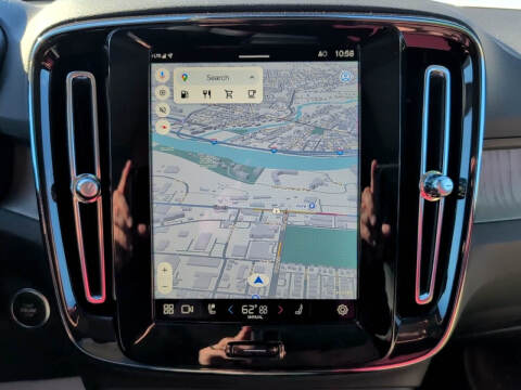 2025 Volvo XC40 B5 Core Bright Theme