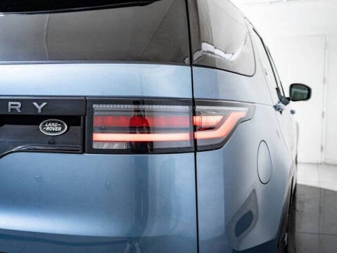 2023 Land Rover Discovery P300 S R-Dynamic