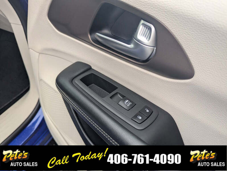 2021 Chrysler Voyager LX