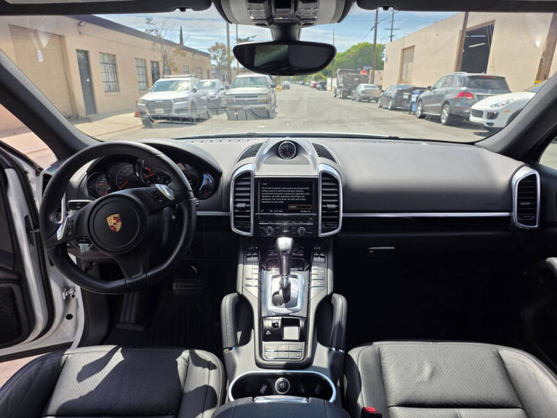 2014 Porsche Cayenne Platinum