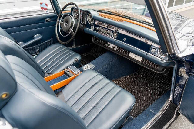 1971 Mercedes-Benz 280-Class 24