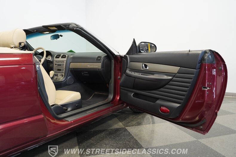 2004 Ford Thunderbird Deluxe