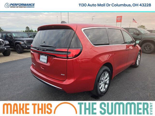 2027 Chrysler Pacifica Select