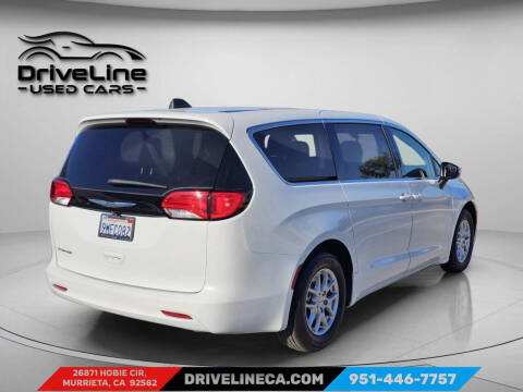 2022 Chrysler Voyager LX