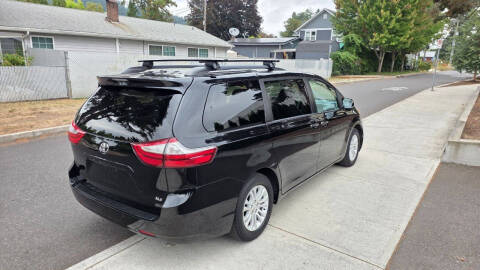 2017 Toyota Sienna XLE 8-Passenger