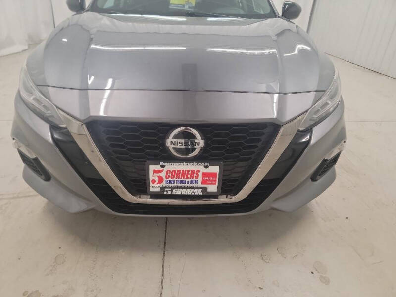 Used 2020 Nissan Altima SR with VIN 1N4BL4CW2LC219803 for sale in Cedarburg, WI