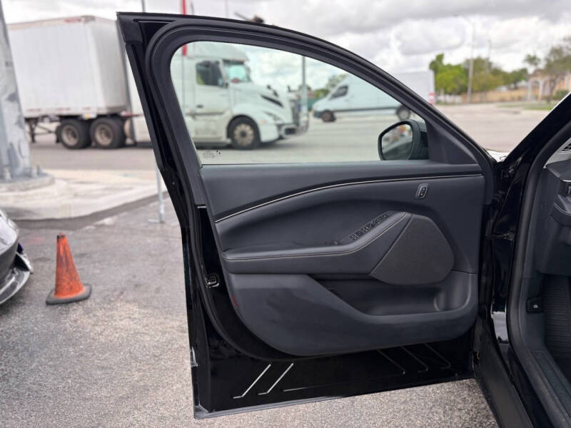 2024 Ford Mustang Mach-E Select