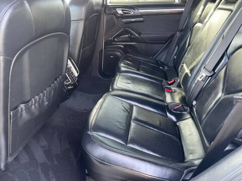 2013 Porsche Cayenne GTS