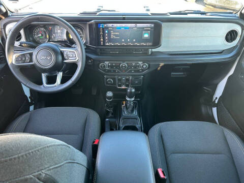 2024 Jeep Wrangler Sahara 4xe