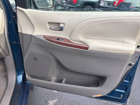 2011 Toyota Sienna Limited 7-Passenger